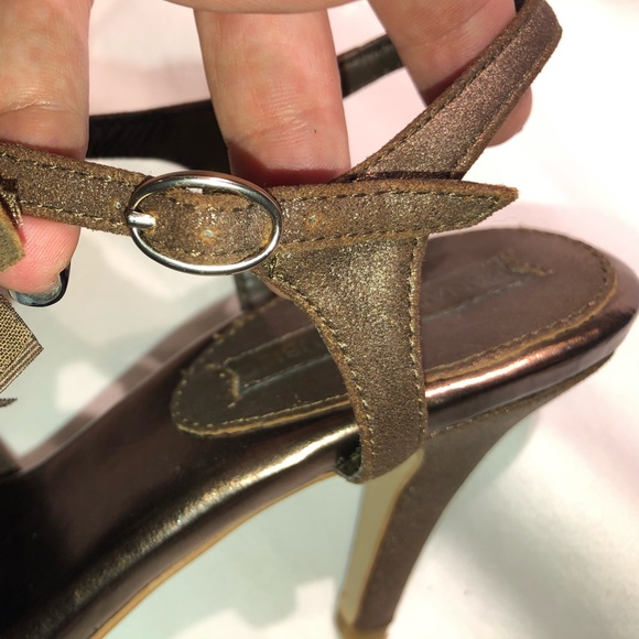 BR metallic brown 3” heels with peep-toe & strap - Picture 8 of 8